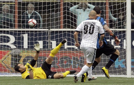 霍齐与阿斯联手艰难破荒，共入5球，安东尼青木表现亮眼