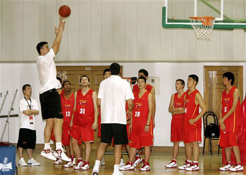 梅西挺进，迈阿密国际半场3-0领先堪萨斯城体育，苏亚雷斯助阵